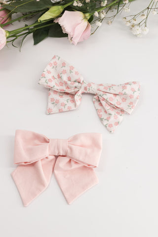 Daisy Print Medium Hair Bow in Pink